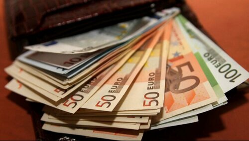 ЦЕГ: Их хэмжээний хуурамч еврог арилжааны банкинд солиулсан 10 иргэнийг шалгаж байна